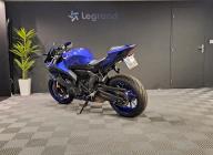 YAMAHA R7