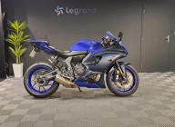 YAMAHA R7